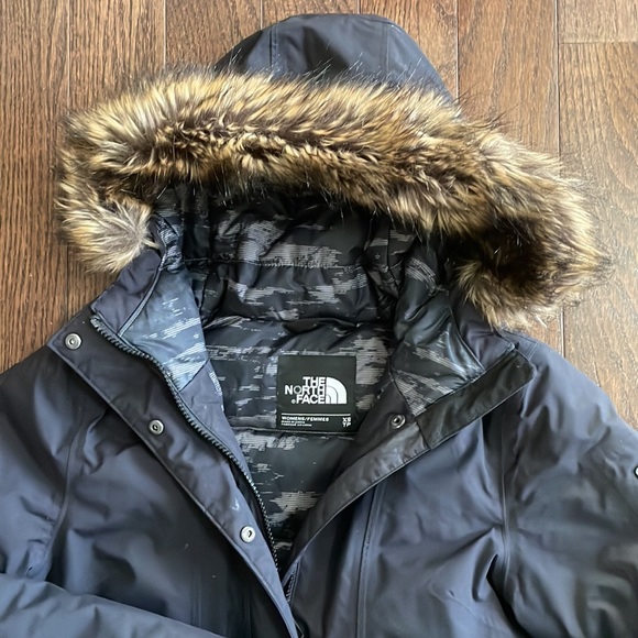 The North Face XS Women’s hooded parka with belt - Picture 2 of 12